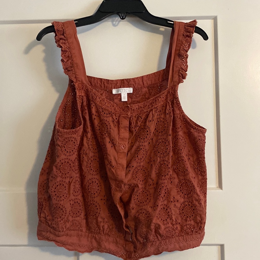 Nordstrom ABOUND cropped tank with flowered details, size medium